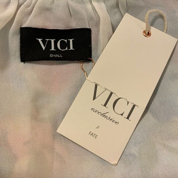 VICI x Fate Blue Pink Floral Cropped Ruffle Wrap Top Small New - Picture 11 of 12